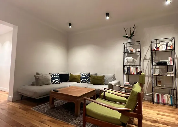 Elegance & Charm In Heart Of Daguerre